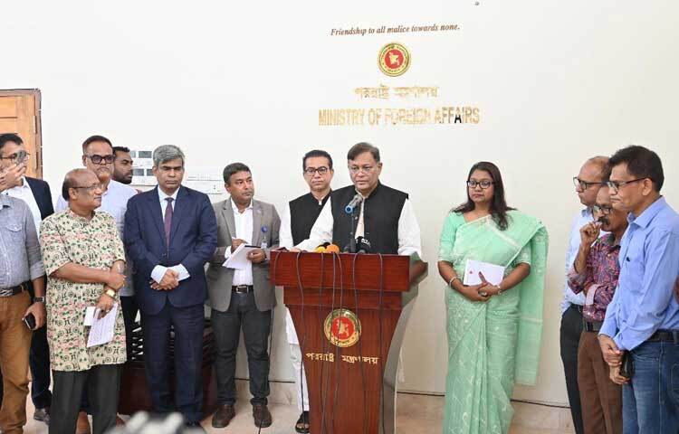 প্রধানমন্ত্রী শেখ হাসিনার ভারত সফরে দুই দেশের যৌথ নদীর অভিন্ন ব্যবস্থাপনা নিয়ে আলোচনা হয়েছে বলে জানিয়েছেন পররাষ্ট্রমন্ত্রী ড. হাছান মাহমুদ। ছবি: ইসমাইল হোসেন রাসেল