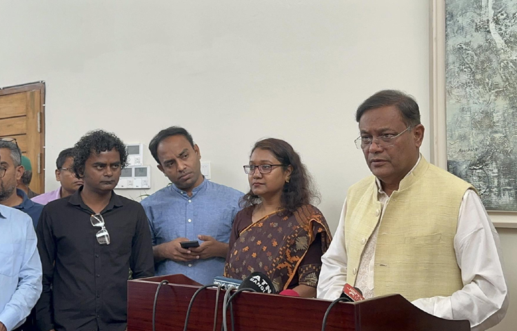 ইসরায়েলি একজন ভাস্করের কাছ থেকে ড. ইউনূসের পুরস্কার নেওয়া গাজায় হত্যাযজ্ঞ সমর্থনের শামিল বলে উল্লেখ করেছেন পররাষ্ট্রমন্ত্রী ড. হাছান মাহমুদ। ছবি: ইসমাইল হোসেন রাসেল