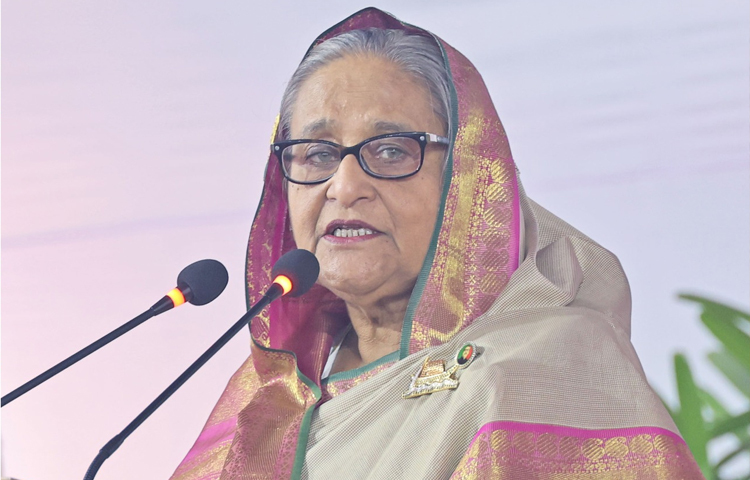 আজ দুপুরে গণভবনে প্রবাসী আওয়ামী লীগ নেতাকর্মীদের সঙ্গে মতবিনিময় সভায় প্রধানমন্ত্রী শেখ হাসিনা। ছবি: ইয়াসিন কবির জয়