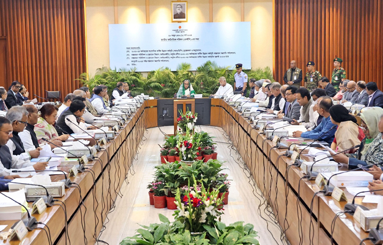আজ সকালে প্রধানমন্ত্রী শেখ হাসিনার সভাপতিত্বে শেরে বাংলা নগর এনইসি সম্মেলন কেন্দ্রে জাতীয় অর্থনৈতিক পরিষদের (এনইসি) সভা অনুষ্ঠিত হয়েছে। ছবি: ইয়াসিন কবির জয়