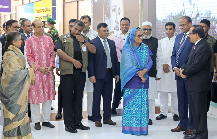 থাইল্যান্ডে ছয় দিনের সরকারি সফর শেষে দেশে ফিরেছেন প্রধানমন্ত্রী শেখ হাসিনা। ছবি: ইয়াসিন কবির জয়