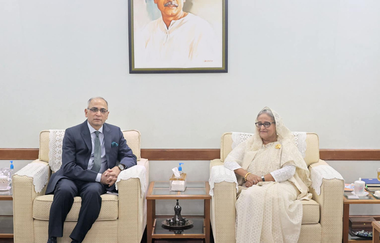 গণভবনে প্রধানমন্ত্রী শেখ হাসিনার সঙ্গে সৌজন্য সাক্ষাৎ করেন ভারতের পররাষ্ট্র সচিব বিনয় মোহন কোয়াত্রা। ছবি: ইয়াসিন কবির জয়