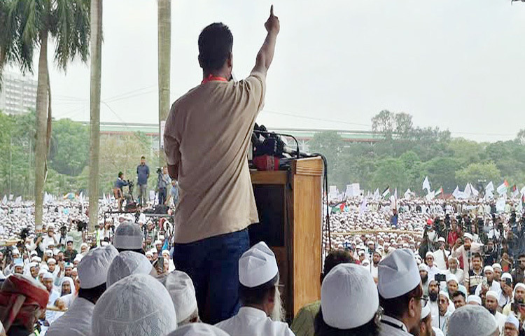 আওয়ামী লীগ নিষিদ্ধের হুঁশিয়ারি দিয়ে জাতীয় নাগরিক পার্টির (এনসিপি) দক্ষিণাঞ্চলীয় মুখ্য সংগঠক হাসনাত আব্দুল্লাহ বলেছেন, আওয়ামী লীগ মারা গেছে বাংলাদেশে, জানাজা হয়েছে দিল্লিতে। ছবি: জাগো নিউজ