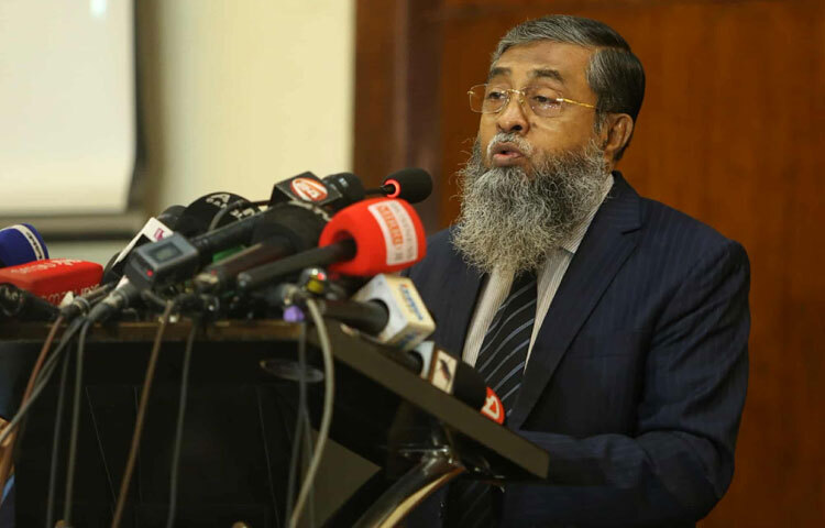 ঢাকার হযরত শাহজালাল আন্তর্জাতিক বিমানবন্দরের কার্গো ভিলেজে অগ্নিকাণ্ডে ব্যবসায়ী, রপ্তানিমুখী শিল্প সংশ্লিষ্ট ও বৈদেশিক ক্রেতারা উদ্বিগ্ন বলে জানিয়েছেন এক্সপোর্টার্স অ্যাসোসিয়েশন অব বাংলাদেশের (ইএবি) সভাপতি মোহাম্মদ হাতেম। ছবি: মাহবুব আলম