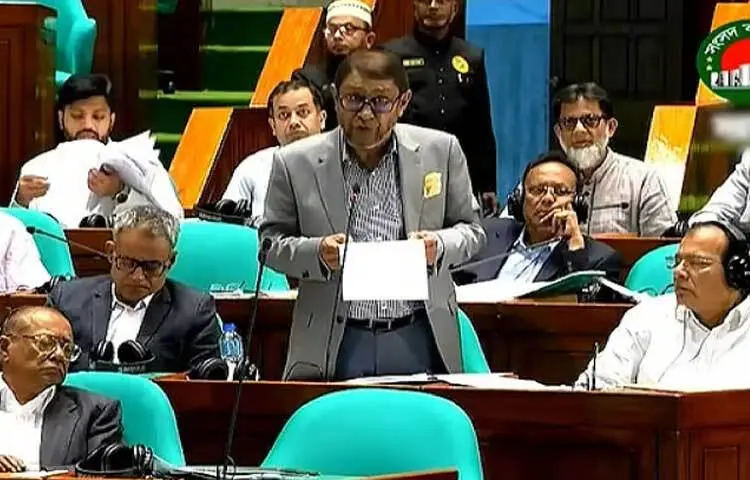 স্বাস্থ্যমন্ত্রী সরদার মো. সাখাওয়াত হোসেন জানিয়েছেন, বর্তমান সরকারের নির্বাচনি ইশতেহারের আলোকে ১ লাখ স্বাস্থ্যকর্মী নিয়োগের বিষয়ে প্রয়োজনীয় উদ্যোগ নেওয়া হচ্ছে।