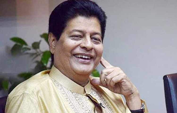 পর্দার ‘মিয়াভাই’ হলেও তার আসল নাম ছিল আকবর হোসেন পাঠান দুলু। কিন্তু রাজনৈতিক পরিস্থিতি আর চলচ্চিত্রজগতের প্রয়োজন মিশে নতুন নামের জন্ম দেয় ‘ফারুক’। অভিনেতা এ টি এম শামসুজ্জামান, পরিচালক এইচ আকবর এবং এক বন্ধু মিলে তাকে এই নাম দেন।