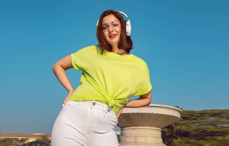 হানিয়ার ক্যারিয়ারে লক্ষ্য করলে দেখা যায়, তিনি একঘেয়ে চরিত্রে সীমাবদ্ধ থাকতে চান না। কখনও তিনি স্বপ্নবাজ কিশোরী, কখনও প্রতিবাদী নারী, আবার কখনও প্রেমে দ্বন্দ্বে জর্জরিত মেয়ে-প্রতিটি ভূমিকায় তিনি নতুন করে নিজেকে আবিষ্কার করেছেন। এই বহুমুখিতা তাকে সমসাময়িক নায়িকাদের থেকে আলাদা করেছে।