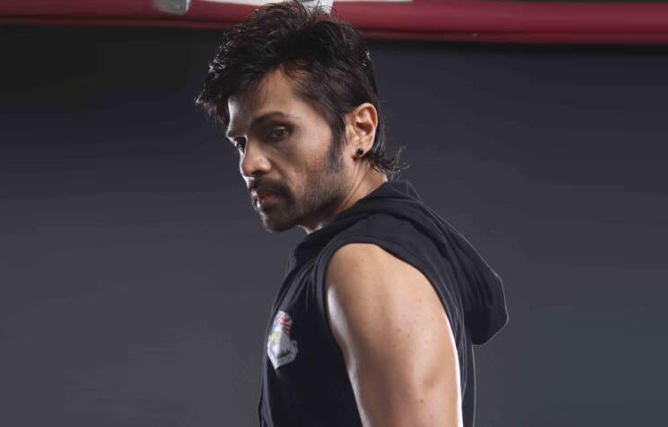 এরপর একের পর এক হিট ‘ঝালাক ডিখলা যা’, ‘আপ কি কাশিশ’, ‘তেরে সঙ্গ ইস কদর’, ‘আফতাব’, ‘তেরে নাম’, ‘আহিস্তা আহিস্তা’ বলিউডে হিমেশ হয়ে ওঠেন নতুন যুগের সুরের প্রতিনিধি।