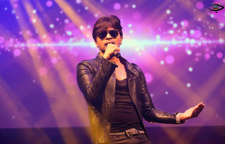 হিমেশ রেশামিয়া ভারতের একাধিক গানের রিয়েলিটি শো-তে বিচারকের ভূমিকা পালন করেছেন। ‘সা রে গা মা পা’, ‘দ্য ভয়েস ইন্ডিয়া’, ‘ইন্ডিয়ান আইডল’ এর মতো শো-তে তিনি ছিলেন জনপ্রিয় মুখ।