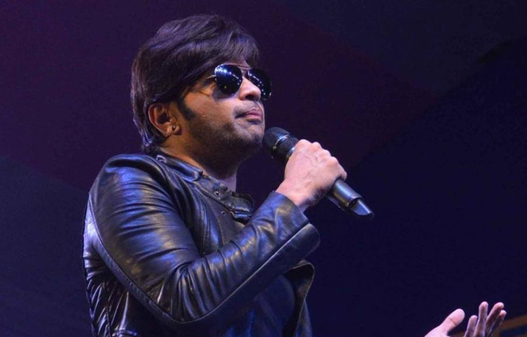 হিমেশ রেশামিয়া আজকের ডিজিটাল যুগেও প্রাসঙ্গিক। তার গান রিমিক্স হয়, সোশ্যাল মিডিয়ায় ভাইরাল হয়, আর তরুণ প্রজন্মের মিম সংস্কৃতিতে সে এক গুরুত্বপূর্ণ চরিত্র। তিনি প্রমাণ করে দিয়েছেন, জনপ্রিয়তা মানেই কণ্ঠের সৌন্দর্য নয়, বরং শ্রোতার মনের সঙ্গে সংযোগ স্থাপন।