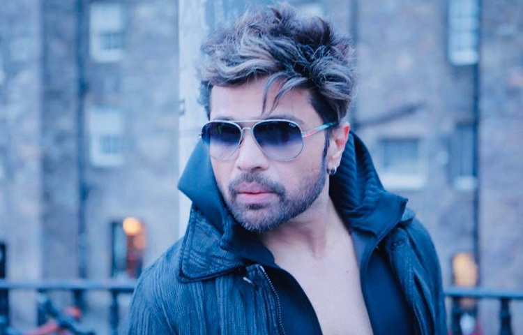 তিনি ২০০৬ সালে ফিল্মফেয়ার পুরস্কারও পান ‘আশিক বানায়া আপনে’ গানের জন্য, যা তার সমালোচকদের চুপ করিয়ে দেয়।