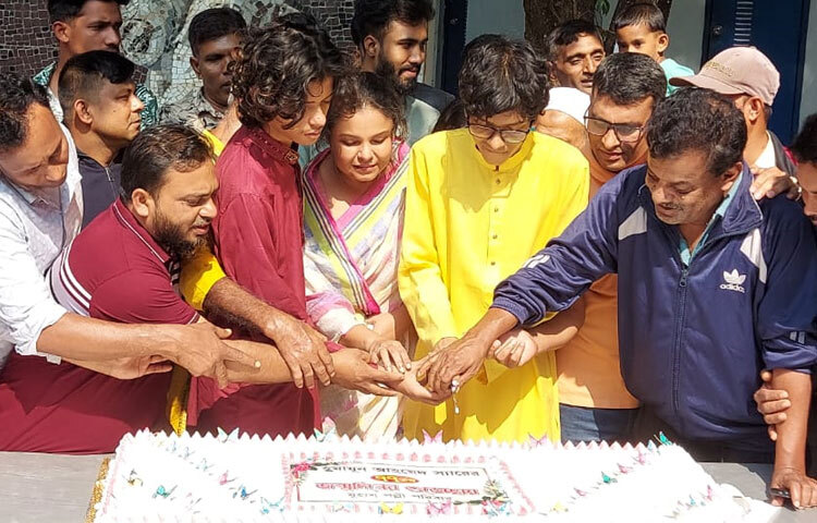 কবর জিয়ারত শেষ‌ মেহের আফরোজ শাওন গণমাধ্যমকে হুমায়ূনের স্বপ্ন পূরণের ব্যর্থতা তুলে ধরেন। হুমায়ূন আহমেদের স্বপ্নের ক্যান্সার হাসপাতাল ও জাদুঘর বিনির্মাণে ব্যর্থতার দায় নিলেন তিনি নিজেই।