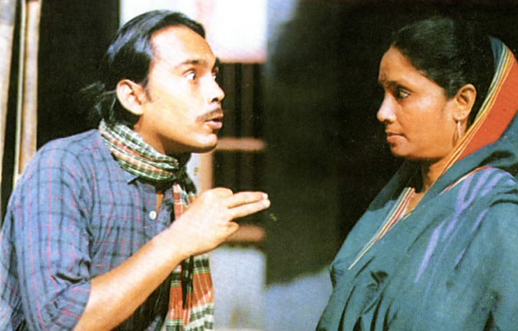 তিনি নাট্যদল আরণ্যক নাট্যদল-এ যোগ দেন এবং বিখ্যাত মঞ্চনাটক ‘শকুন্তলা’, ‘কেরামত মঙ্গ ‘, ‘ভাঙাচোরা’, ‘মুনতাসির ফ্যান্টাসি’- তে অভিনয় করেন। তার শরীরী ভাষা, কণ্ঠের গভীরতা এবং তীক্ষ্ণ চোখের এক্সপ্রেশন তাকে মঞ্চে এক অনন্য উচ্চতায় পৌঁছে দেয়।