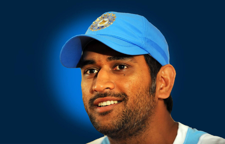 ২০২৫ সালের আইপিএলে তিনি হয়ে উঠেছেন ইতিহাসের প্রথম উইকেটরক্ষক যিনি ২০০ এর বেশি ডিসমিসাল করেছেন। এখনো তার ফিটনেস, মুভমেন্ট, আর মাঠের উপস্থিতি দেখে অভিভূত হন তরুণরাও।