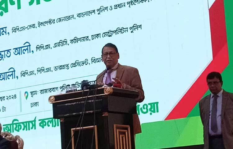 অপরাধ কমাতে পুলিশের কাছে ওইভাবে কোনো ‘ম্যাজিক’ নেই বলে মন্তব্য করেছেন পুলিশ মহাপরিদর্শক (আইজিপি) বাহারুল আলম। ছবি: তৌহিদুজ্জামান তন্ময়