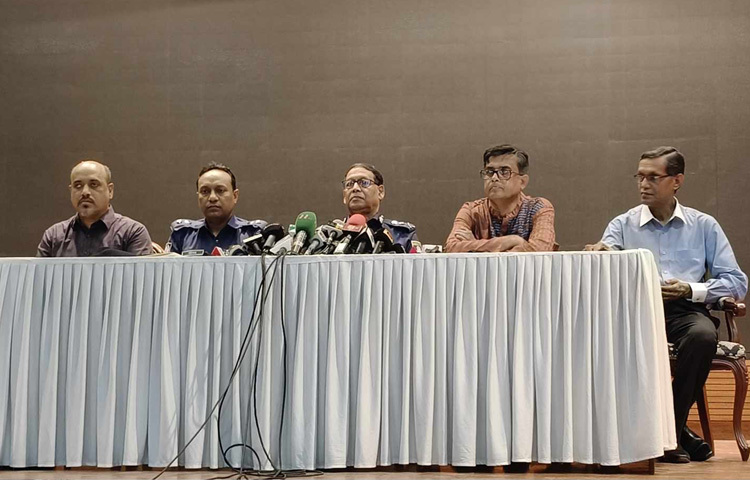 নিরীহ লোককে মামলা দিয়ে হয়রানি করা যাবে না বলে জানিয়েছেন বাংলাদেশ পুলিশের মহাপরিদর্শক (আইজিপি) বাহারুল আলম। ছবি: জাগো নিউজ