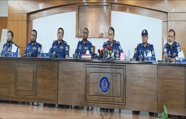 পুলিশ মহাপরিদর্শক (আইজিপি) বাহারুল আলম বলেছেন, আসন্ন জাতীয় সংসদ নির্বাচনে পরাজিত ফ্যাসিস্টদের শক্তি বড় চ্যালেঞ্জ, তাদের নেতাকর্মী ও সাপোর্টাররাও বড় চ্যালেঞ্জ। ছবি: তৌহিদুজ্জামান তন্ময়