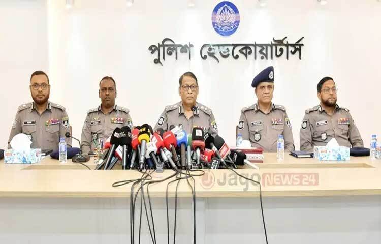 ১২ ফেব্রুয়ারি জাতীয় নির্বাচন উপলক্ষে সারা দেশে প্রায় ১ লাখ ৮৭ হাজার ৬০৩ জন পুলিশ সদস্য, প্রায় ৬ লাখ আনসার সদস্য, বর্ডার গার্ড বাংলাদেশ (বিজিবি) এবং প্রায় ১ লাখ সেনাবাহিনীর সদস্য মোতায়েন রয়েছে বলে জানিয়েছেন পুলিশের মহাপরিদর্শক (আইজিপি) বাহারুল আলম।