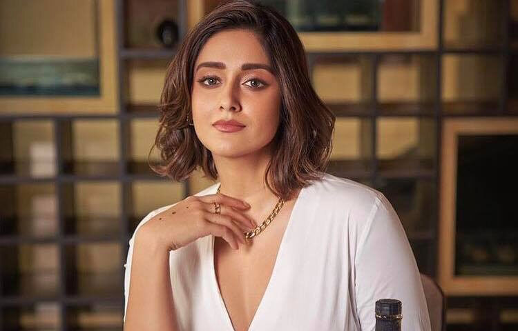 জানা গেছে, দ্বিতীয় সন্তানের মা হতে চলেছেন এই ‘বরফি’ অভিনেত্রী।