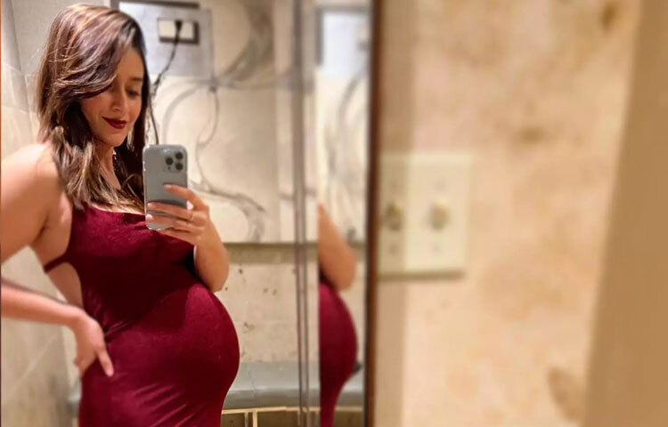 সম্প্রতি ইনস্টাগ্রাম পোস্টের মাধ্যমে ভক্তদের সুখবর দিয়েছেন অভিনেত্রী।