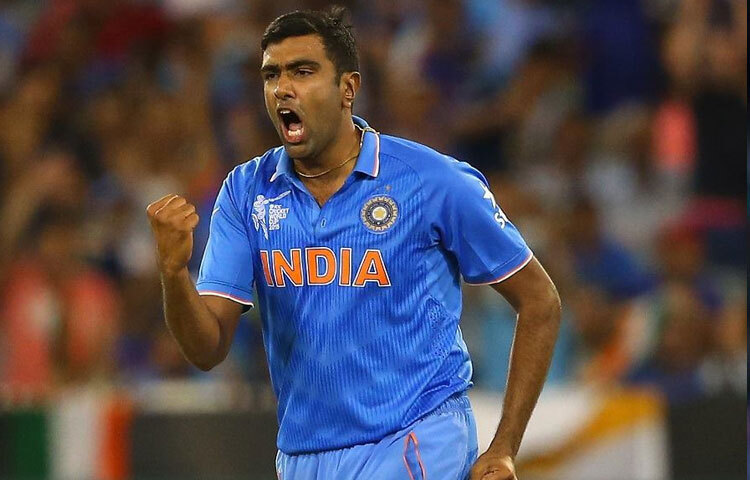 চেন্নাই সুপার কিংসের জার্সি গায়ে আইপিএলে প্রথম পরিচিতি পান অশ্বিন। এরপর পাঞ্জাব কিংস ও রাজস্থান রয়্যালসেও খেলেছেন। ঘরোয়া ক্রিকেটে তামিলনাড়ুর হয়ে তার অবদান অসামান্য।