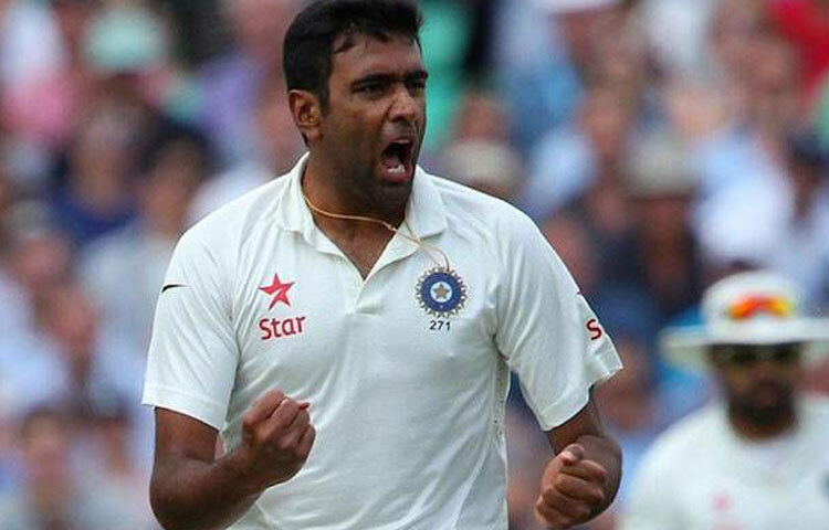 টেস্টে দ্রুততম ৩০০ উইকেট নেওয়ার রেকর্ড তার দখলে। একাধিকবার তিনি আইসিসি বর্ষসেরা ক্রিকেটার নির্বাচিত হয়েছেন। ব্যাট হাতে টেস্টে সেঞ্চুরিও রয়েছে, যা তাকে প্রকৃত অর্থে অলরাউন্ডার হিসেবে আলাদা মর্যাদা দিয়েছে।