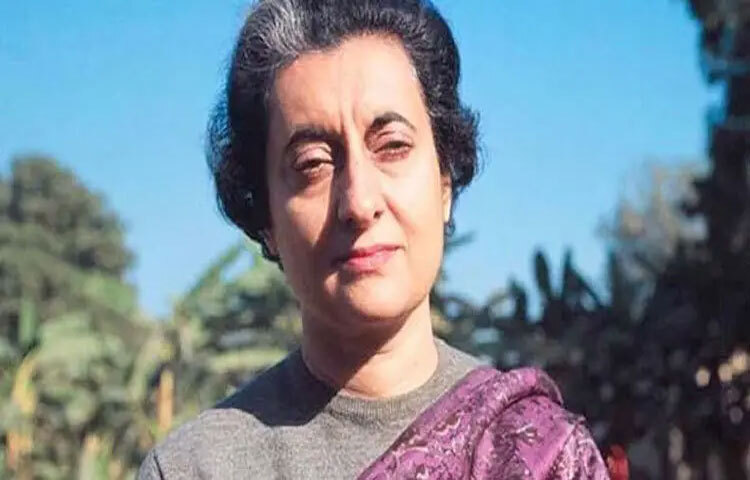 তিনি এমন এক নারী, যিনি শুধু রাজনৈতিক নেতৃত্বই নয়, বরং দৃঢ় মানসিকতা, প্রখর সিদ্ধান্তক্ষমতা এবং ব্যক্তিত্বের শক্তিতে ভারতকে বিশ্বের দরবারে নতুনভাবে উপস্থাপন করেছিলেন। আজ তার জন্মদিনে তাকে স্মরণ করা মানে ইতিহাসের সেই অধ্যায়কে ফিরে দেখা, যা ভারতীয় রাজনীতিকে বহু দিক থেকে নির্মাণ ও পুনর্গঠন করেছে।