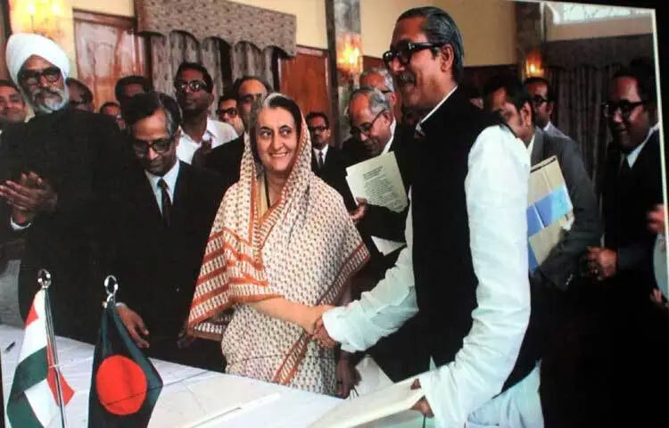 ১৯৭১ সালের বাংলাদেশ মুক্তিযুদ্ধে তার ভূমিকা ইতিহাসের পাতায় এক উজ্জ্বল অধ্যায়। যুদ্ধের সময় শরণার্থীদের জন্য আশ্রয়, আন্তর্জাতিক চাপ উপেক্ষা করে নীতিগত অবস্থান এবং পূর্ব পাকিস্তানের গণহত্যার বিরুদ্ধে বিশ্বজুড়ে জনমত গঠন এসব তাকে বিশ্বনেত্রী হিসেবে প্রতিষ্ঠিত করে। ভারতের সামরিক, কূটনৈতিক ও নৈতিক সমর্থন স্বাধীন বাংলাদেশ সৃষ্টিতে গুরুত্বপূর্ণ ভূমিকা পালন করে।