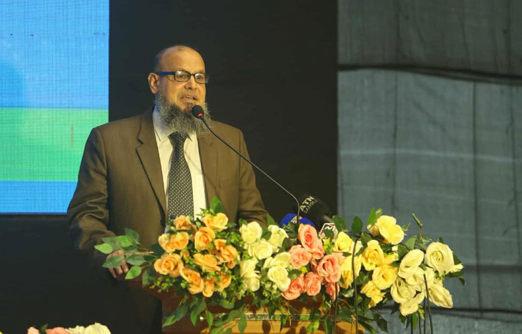 শিল্প সচিব মো. ওবায়দুর রহমান বলেন, বিএসটিআই এখন এমন এক অবস্থানে পৌঁছেছে, যা অনেক ক্ষেত্রেই আন্তর্জাতিক মানের প্রতিষ্ঠানে পরিণত হয়েছে। বিএসটিআইতে স্থাপিত ন্যাশনাল হালাল ল্যাবরেটরিসহ বেশ কিছু ল্যাবরেটরি বিশ্বমানসম্পন্ন। বিএসটিআই থেকে লাইসেন্স পাওয়ার পর ব্যবসায়ীদের সেই মান বজায় রেখে পণ্য বাজারজাত করতে হবে।