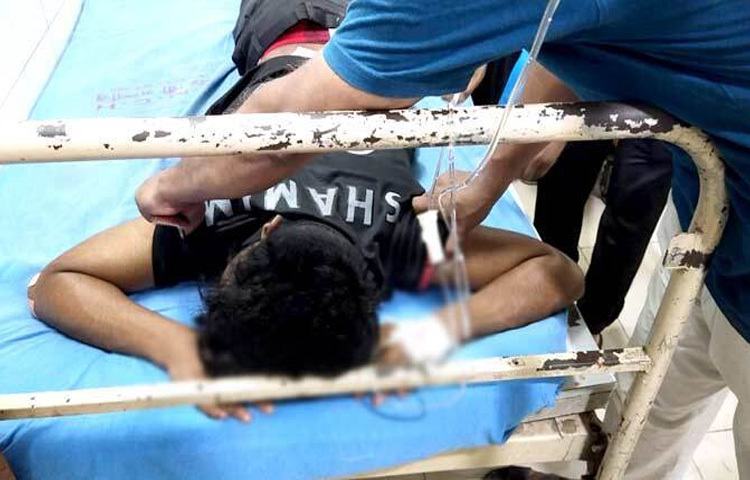 ঢাকা কলেজ ও ঢাকা সিটি কলেজের সংঘর্ষে আহত পাঁচজনকে ঢাকা মেডিকেল কলেজ (ঢমেক) হাসপাতালে ভর্তি করা হয়েছে। বর্তমানে তারা হাসপাতালের জরুরি বিভাগে চিকিৎসাধীন। ছবি: জাগো নিউজ