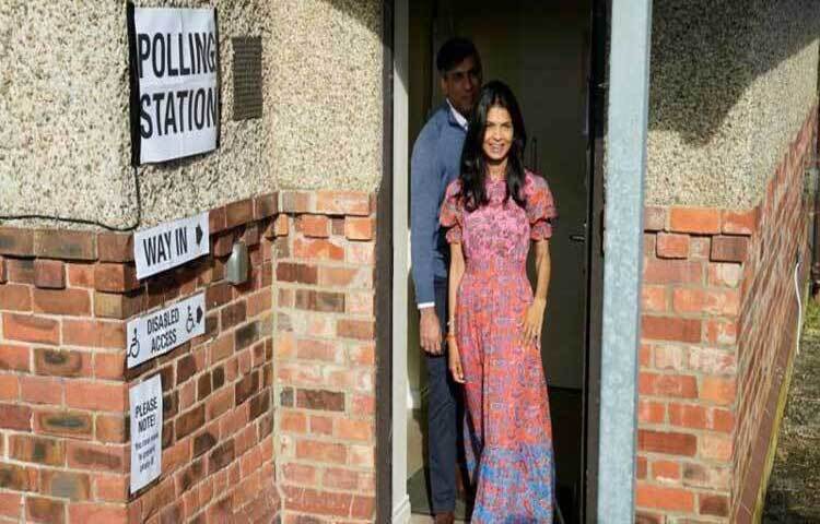 যুক্তরাজ্যের সাধারণ নির্বাচনের ভোট চলছে। স্থানীয় সময় ৪ জুলাই ভোট দিয়েছেন বর্তমান প্রধানমন্ত্রী ঋষি সুনাক। ছবি: সংগৃহীত