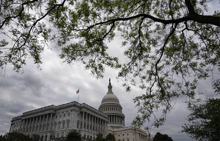 মার্কিন সিনেটে ইসরায়েল, ইউক্রেন এবং তাইওয়ানের জন্য ৯৫ বিলিয়ন ডলারের সহায়তা বিল পাস হয়েছে। রিপাবলিকান কট্টরপন্থীদের তীব্র আপত্তির পরেও ইউক্রেন, ইসরায়েল এবং তাইওয়ানকে নিরাপত্তা সহায়তা প্রদান করতে বড় ধরনের এই সহায়তা প্যাকেজের অনুমোদন দেওয়া হলো। ছবি: এএফপি