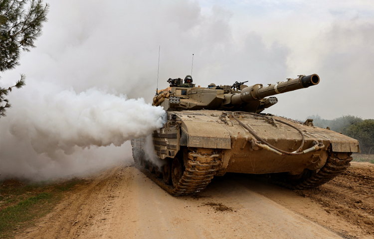 বাইডেনের হুঁশিয়ারির কোনো তোয়াক্কা না করেই রাফায় হামলা চালিয়েছে ইসরায়েল। ছবি: এএফপি