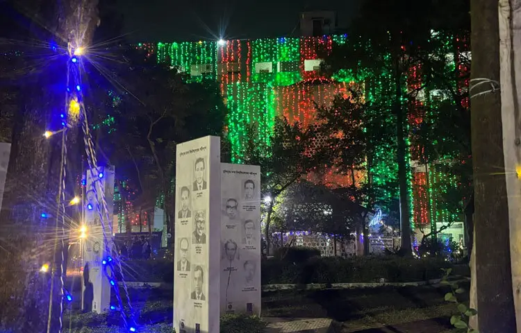 Along with red and green, the city has also been decorated with blue, yellow and white to celebrate the victory. The great Liberation War and our beloved independence have been highlighted once again through the illuminations.