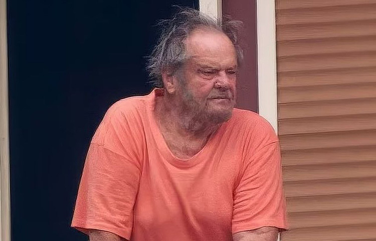 জ্যাক নিকোলসন সিনেমা শিল্পের এক অনন্য অধ্যায়, এক কিংবদন্তি, যিনি আজও তার অন্ধকার ছায়ার মাধ্যমে হলিউডের রূপালী পর্দায় আলো ছড়িয়ে যাচ্ছেন।