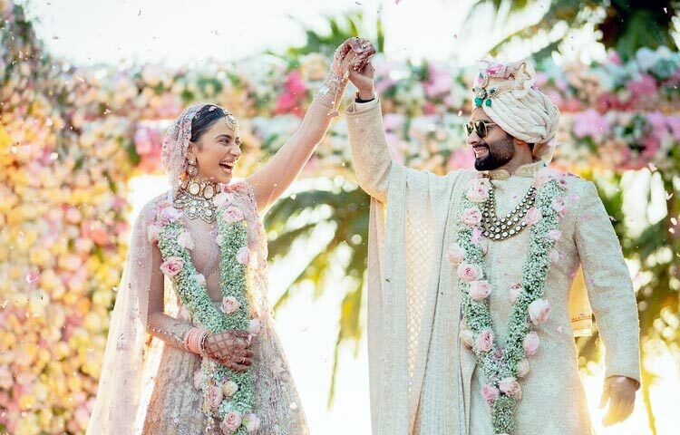 তিনি আরও বলেন, এপ্রিলে মুক্তি পাবে অক্ষয় কুমার ও টাইগার শ্রফ অভিনীত ছবি ‘বড়ে মিয়াঁ ছোটে মিয়াঁ’। আমি ওদের বলেছি ছবিটি যেদিন মুক্তি পাবে, তার পরদিনই মধুচন্দ্রিমায় উড়ে যেতে। এক মাসের জন্য মধুচন্দ্রিমা উদযাপন করতে বলেছি। ছবি: ইনস্টাগ্রাম