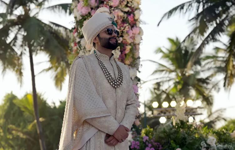 জ্যাকি বেছে নিয়েছেন হালকা গোলাপি রঙের শেরওয়ানি। ছবি: ইনস্টাগ্রাম