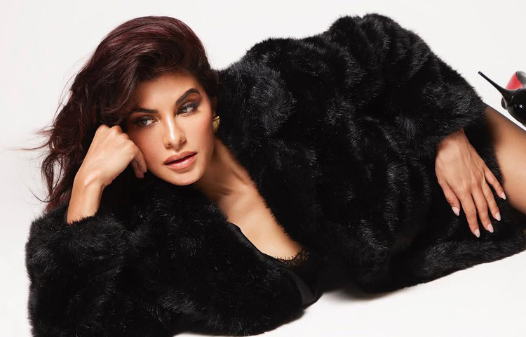 এরপর তিনি আন্তর্জাতিক মঞ্চে শ্রীলঙ্কার প্রতিনিধিত্ব করেন এবং বিভিন্ন টেলিভিশন প্রোগ্রামে উপস্থাপক হিসেবে কাজ শুরু করেন।