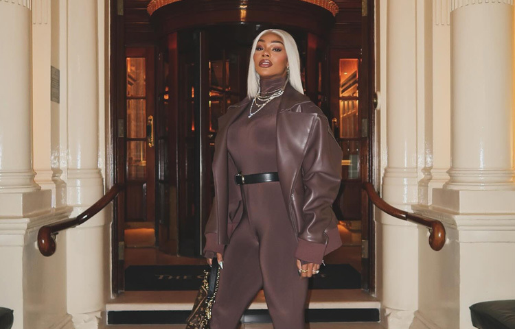 রেসলিং শেখার জন্য তিনি ডব্লিউডব্লিউই’র কিংবদন্তি মার্ক হেনরি ও ডাস্টিন রোডস এর অধীনে প্রশিক্ষণ নেন। এছাড়াও তিনি ‘নাইটমেয়ার ফ্যাক্টরি’ নামের রেসলিং স্কুলেও ট্রেনিং করেন।