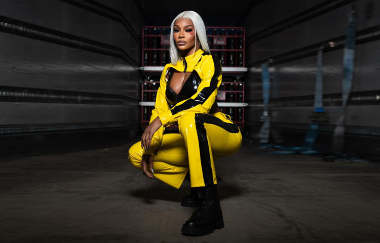 ২০২০ সালে জেড কারগিল ‘অল এলিট রেসলিং’ এর মাধ্যমে প্রথমবার রেসলিং দুনিয়ায় পা রাখেন। তার অভিষেক ম্যাচেই সবাই অবাক হন তার ফিটনেস, গতি ও রিং ডমিনেশনে।