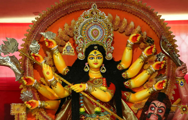 যাদের এই সপ্তাহে ঢাকা বিশ্ববিদ্যালয় আসার সুযোগ হবে, তারা এই উৎসবের আনন্দ উপভোগ করতে ভুলবেন না। জগন্নাথ হলের প্রাঙ্গণ একবার ঘুরলেই বোঝা যায়, কেন এখানে প্রতি বছর হাজারো শিক্ষার্থী ও দর্শনার্থী দুর্গা উৎসব উদযাপনের জন্য ভিড় জমান।