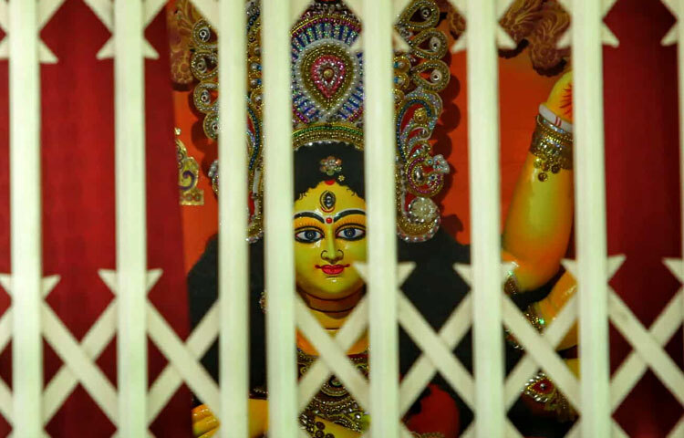 দুর্গা উৎসবের সূচনা হবে কাল থেকে ষষ্ঠী পূজার মধ্য দিয়ে। উৎসব চলবে ধুমধাম ও ভক্তিমাখা পরিবেশে।