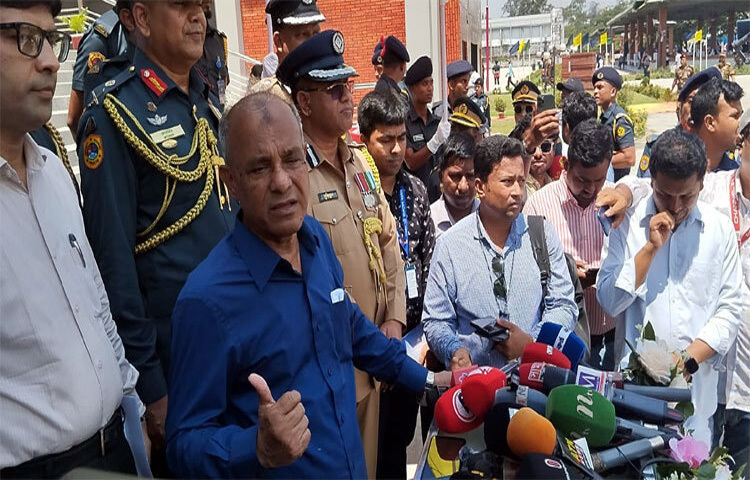 সীমান্তে পুশইন বাড়লেও নিরাপত্তার কোনো অভাব নেই বলে জানিয়েছেন স্বরাষ্ট্র উপদেষ্টা লেফটেন্যান্ট জেনারেল মো. জাহাঙ্গীর আলম চৌধুরী (অব.)। ছবি: সাখাওয়াত হোসেন