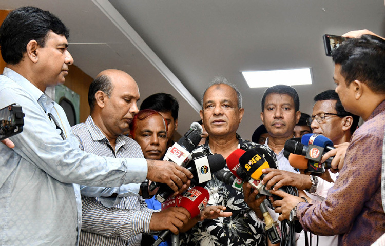 মন্ত্রণালয়ে সাংবাদিকদের ব্রিফ করেন কৃষি উপদেষ্টা লেফটেন্যান্ট জেনারেল (অব.) মো. জাহাঙ্গীর আলম চৌধুরী। ছবি: পিআইডি