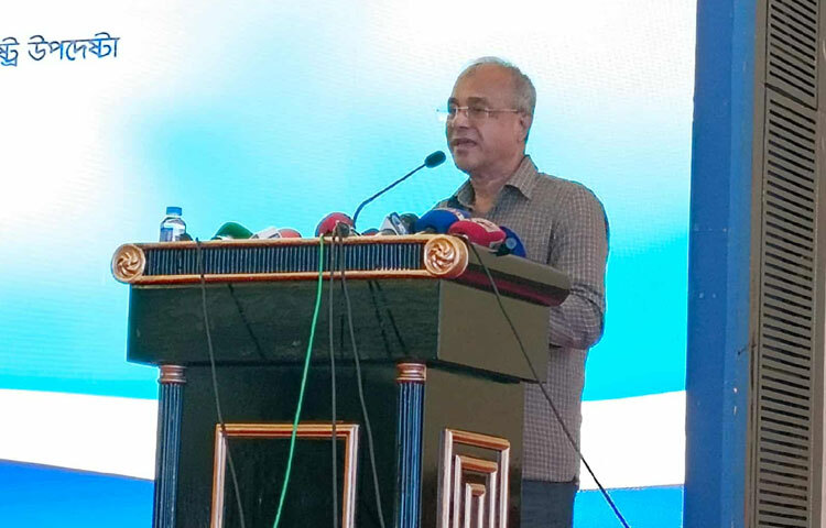 সনাতন ধর্মাবলম্বীদের আসন্ন দুর্গাপূজায় অস্থিরতা সৃষ্টির পাঁয়তারা চলছে বলে মন্তব্য করেছেন স্বরাষ্ট্র উপদেষ্টা লেফটেন্যান্ট জেনারেল মো. জাহাঙ্গীর আলম চৌধুরী (অব.)। ছবি: অভিজিৎ রায়