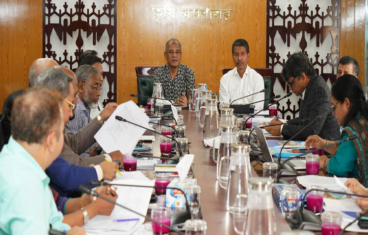 ঢাকায় মন্ত্রণালয়ের সম্মেলন কক্ষে বাংলাদেশ ফলিত পুষ্টি গবেষণা ইনস্টিটিউটের পরিচালনা বোর্ডের ২০তম সভায় সভাপতির বক্তৃতা করেন কৃষি উপদেষ্টা লেফটেন্যান্ট জেনারেল (অব.) মো. জাহাঙ্গীর আলম চৌধুরী। ছবি: পিআইডি