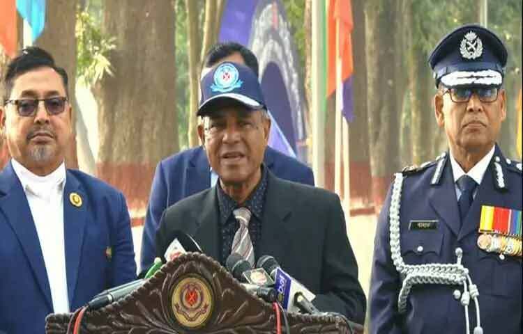 স্বরাষ্ট্র উপদেষ্টা লেফটেন্যান্ট জেনারেল (অব.) জাহাঙ্গীর আলম চৌধুরী বলেছেন, জঙ্গিবাদ ও চরমপন্থি আগের তুলনায় অনেক কমেছে। জঙ্গিবাদ এখন নাই বললেই চলে। তবে ফ্যাসিস্ট জঙ্গি রয়েছে, যদিও তারা অন্যান্য দেশে অবস্থান করছে। ছবি: সাখাওয়াত হোসেন