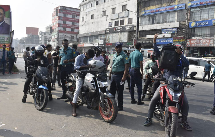 কর্তৃপক্ষ জানিয়েছে, যেকোনো ধরনের উসকানিমূলক কর্মকাণ্ড দমন করতে তারা প্রস্তুত রয়েছে।
