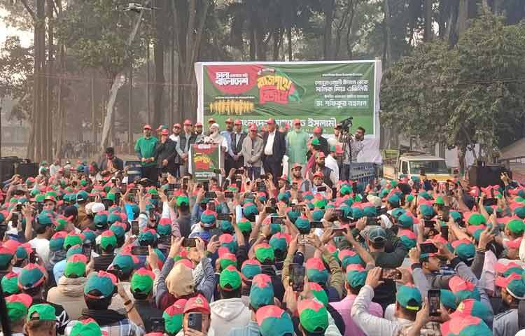 মহান বিজয় দিবস উপলক্ষে জামায়াতে ইসলামীর উদ্যোগে ‘যুব ম্যারাথন’ শুরু হয়েছে। সকাল ৮টায় ঐতিহাসিক সোহরাওয়ার্দী উদ্যান থেকে এই ম্যারাথন শুরু হয়। ছবি: রায়হান আহমেদ