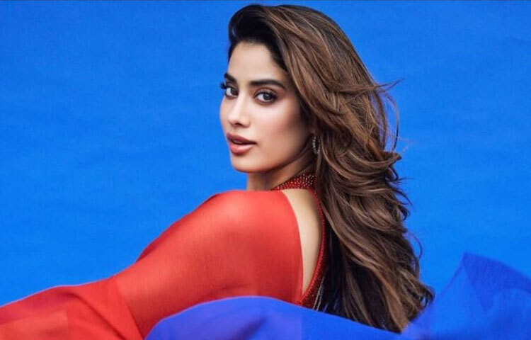 শিল্পী পরিবারে জন্ম হওয়ার সুবাধে ছোট থেকে বাড়িতে সাংস্কৃতিক আবহেই বড় হয়েছেন এই নায়িকা।